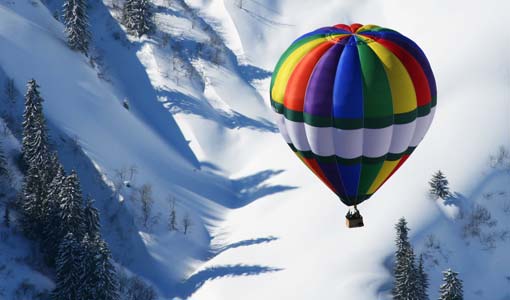 vol en montgolfière multicolore proche barcelone